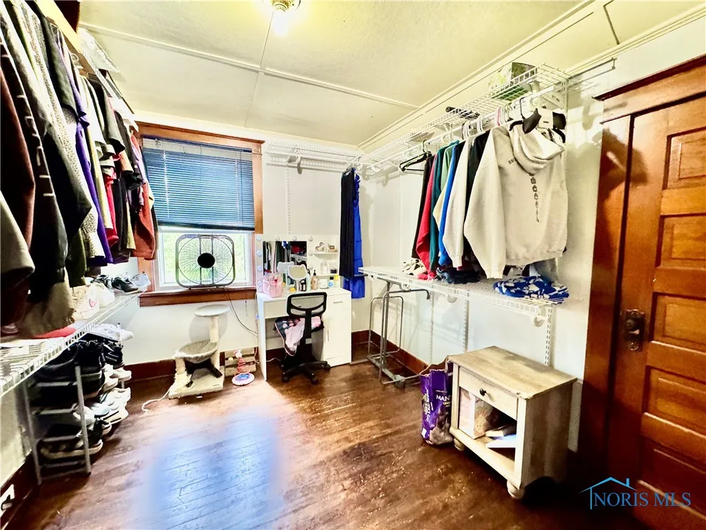 620 Division Street, Defiance, Ohio 43512, 4 Bedrooms Bedrooms, 7 Rooms Rooms,2 BathroomsBathrooms,Residential,For Sale,Division,6131854