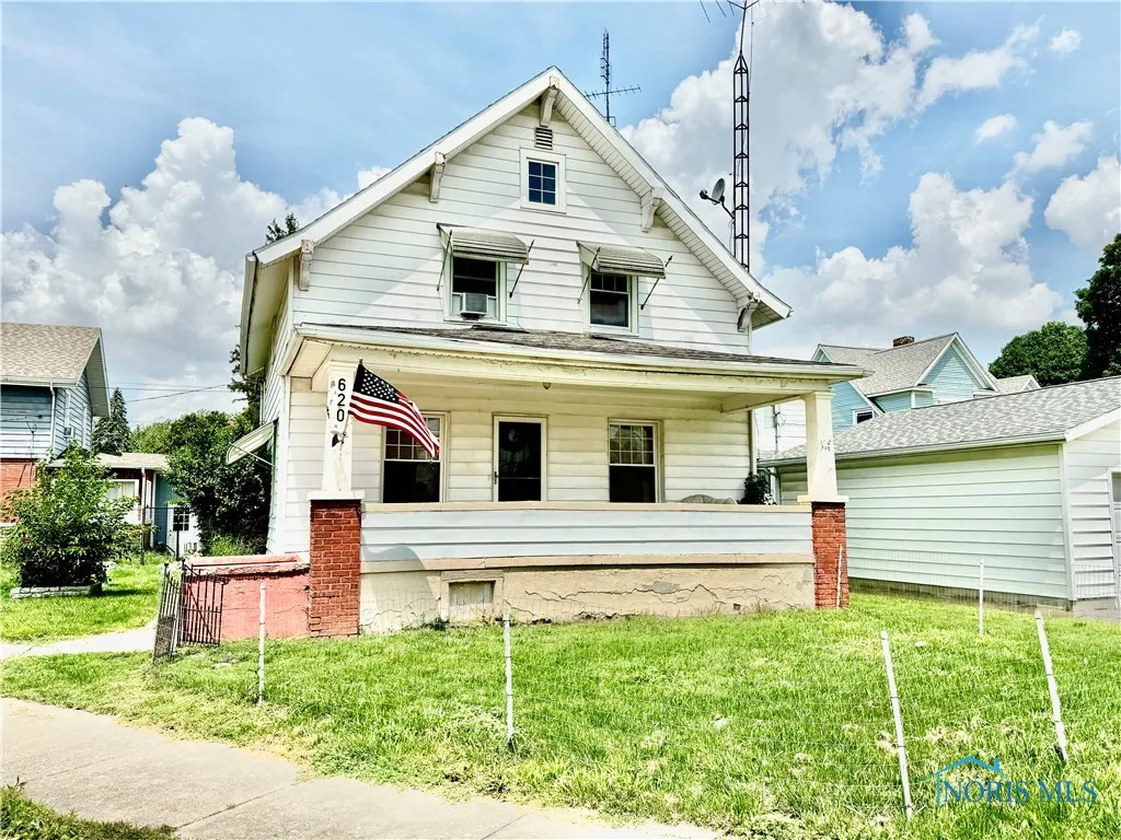 620 Division Street, Defiance, Ohio 43512, 4 Bedrooms Bedrooms, 7 Rooms Rooms,2 BathroomsBathrooms,Residential,For Sale,Division,6131854