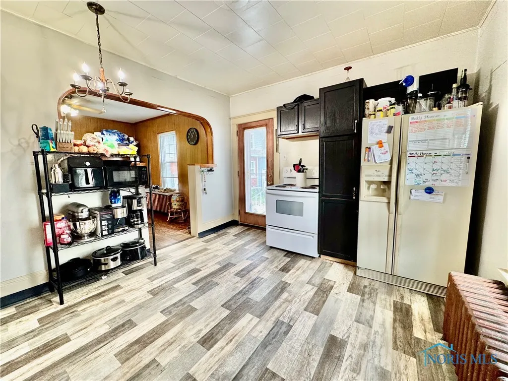 620 Division Street, Defiance, Ohio 43512, 4 Bedrooms Bedrooms, 7 Rooms Rooms,2 BathroomsBathrooms,Residential,For Sale,Division,6131854
