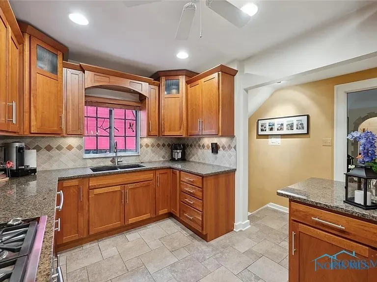 2256 Barrington Drive, Toledo, Ohio 43606, 4 Bedrooms Bedrooms, 12 Rooms Rooms,4 BathroomsBathrooms,Residential Lease,For Rent,Barrington,6131962