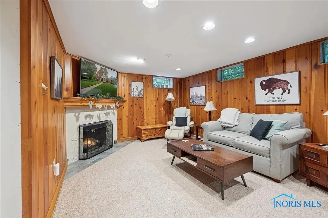 2256 Barrington Drive, Toledo, Ohio 43606, 4 Bedrooms Bedrooms, 12 Rooms Rooms,4 BathroomsBathrooms,Residential Lease,For Rent,Barrington,6131962