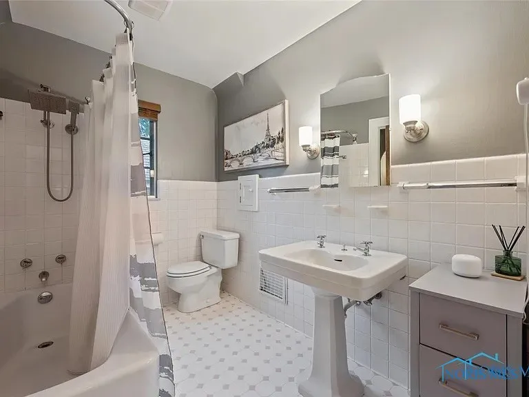 2256 Barrington Drive, Toledo, Ohio 43606, 4 Bedrooms Bedrooms, 12 Rooms Rooms,4 BathroomsBathrooms,Residential Lease,For Rent,Barrington,6131962