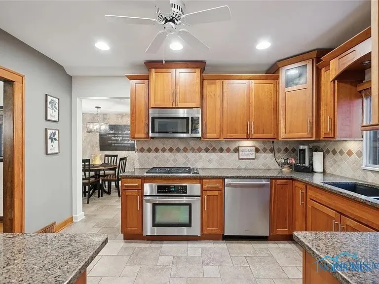 2256 Barrington Drive, Toledo, Ohio 43606, 4 Bedrooms Bedrooms, 12 Rooms Rooms,4 BathroomsBathrooms,Residential Lease,For Rent,Barrington,6131962