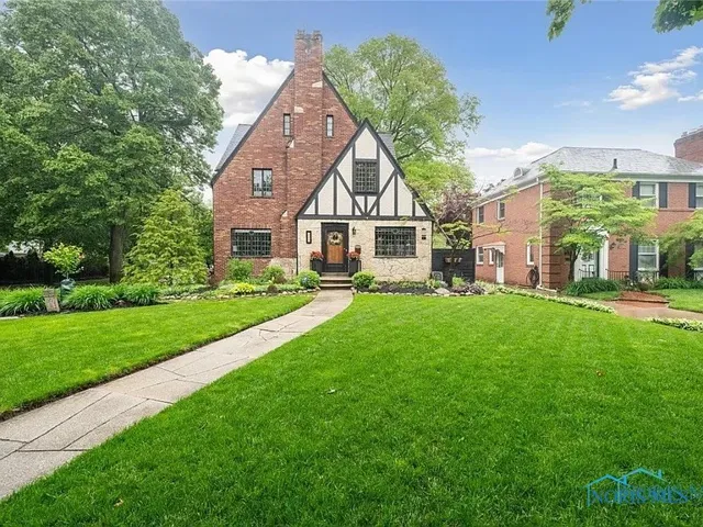 2256 Barrington Drive, Toledo, Ohio 43606, 4 Bedrooms Bedrooms, 12 Rooms Rooms,4 BathroomsBathrooms,Residential Lease,For Rent,Barrington,6131962