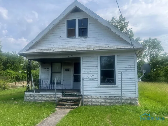 2307 Avondale Avenue, Toledo, Ohio 43607, 3 Bedrooms Bedrooms, 6 Rooms Rooms,1 BathroomBathrooms,Residential,For Sale,Avondale,6131978