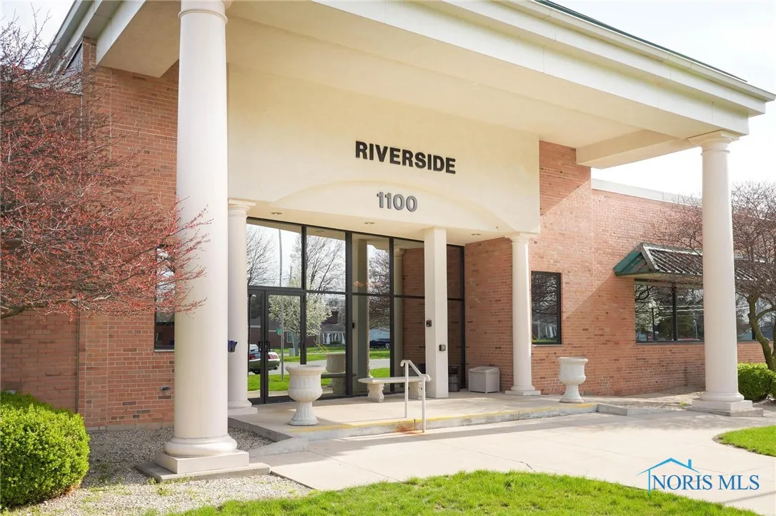 1100 E Main Cross Street, Findlay, Ohio 45840, ,Commercial Lease,For Rent,Main Cross,6132059