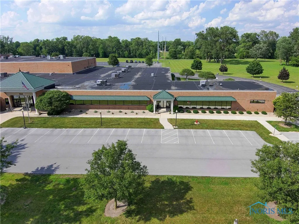 1100 E Main Cross Street, Findlay, Ohio 45840, ,Commercial Lease,For Rent,Main Cross,6132059