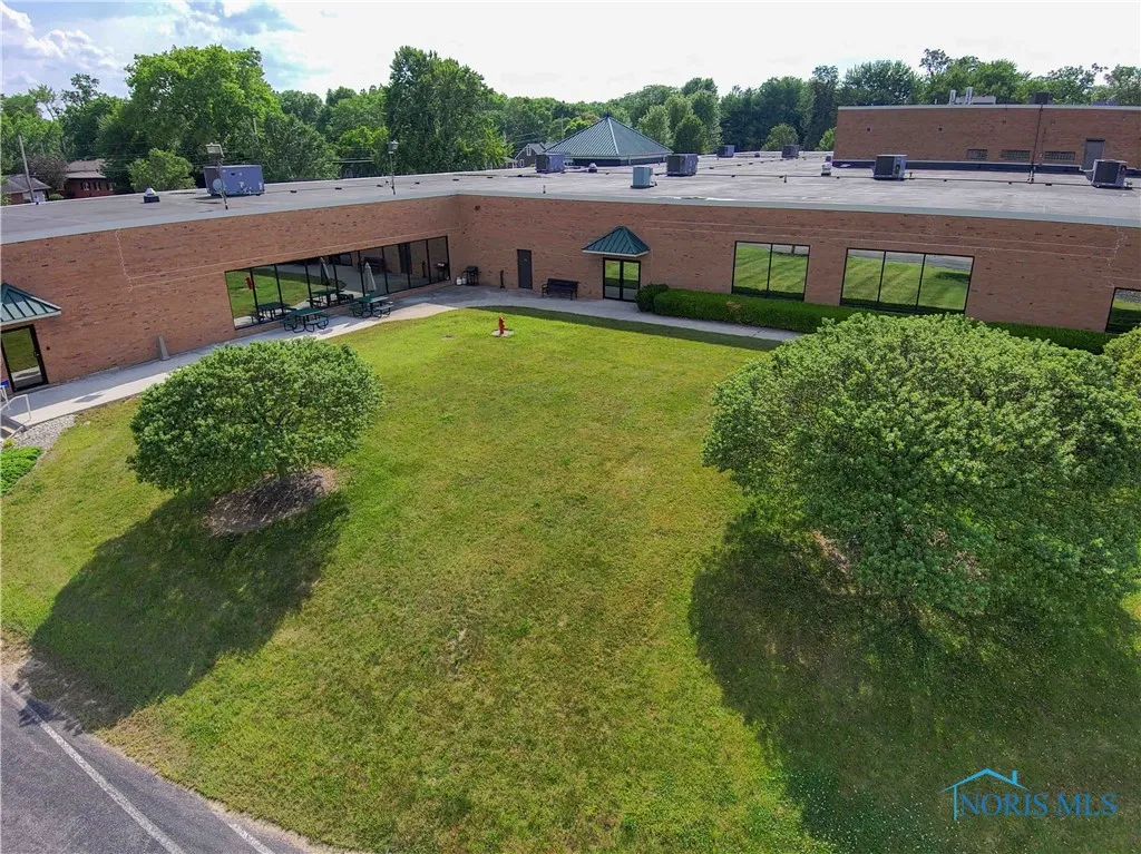 1100 E Main Cross Street, Findlay, Ohio 45840, ,Commercial Lease,For Rent,Main Cross,6132059