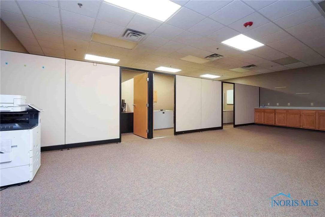 1100 E Main Cross Street, Findlay, Ohio 45840, ,Commercial Lease,For Rent,Main Cross,6132059