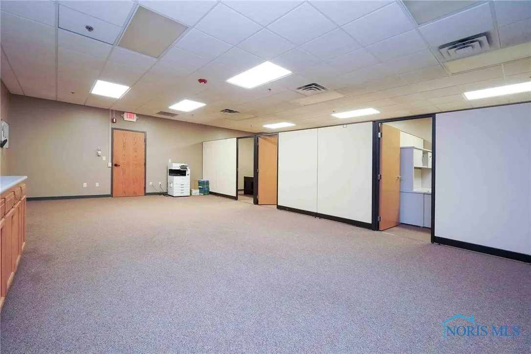 1100 E Main Cross Street, Findlay, Ohio 45840, ,Commercial Lease,For Rent,Main Cross,6132059
