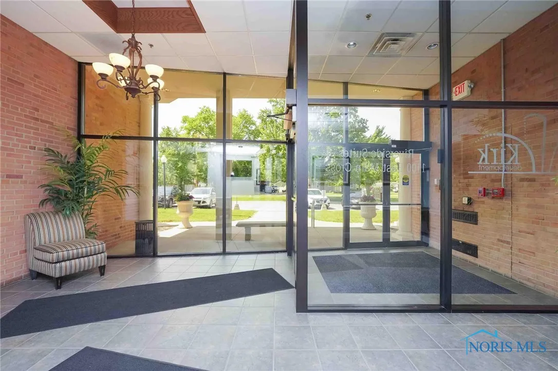 1100 E Main Cross Street, Findlay, Ohio 45840, ,Commercial Lease,For Rent,Main Cross,6132059