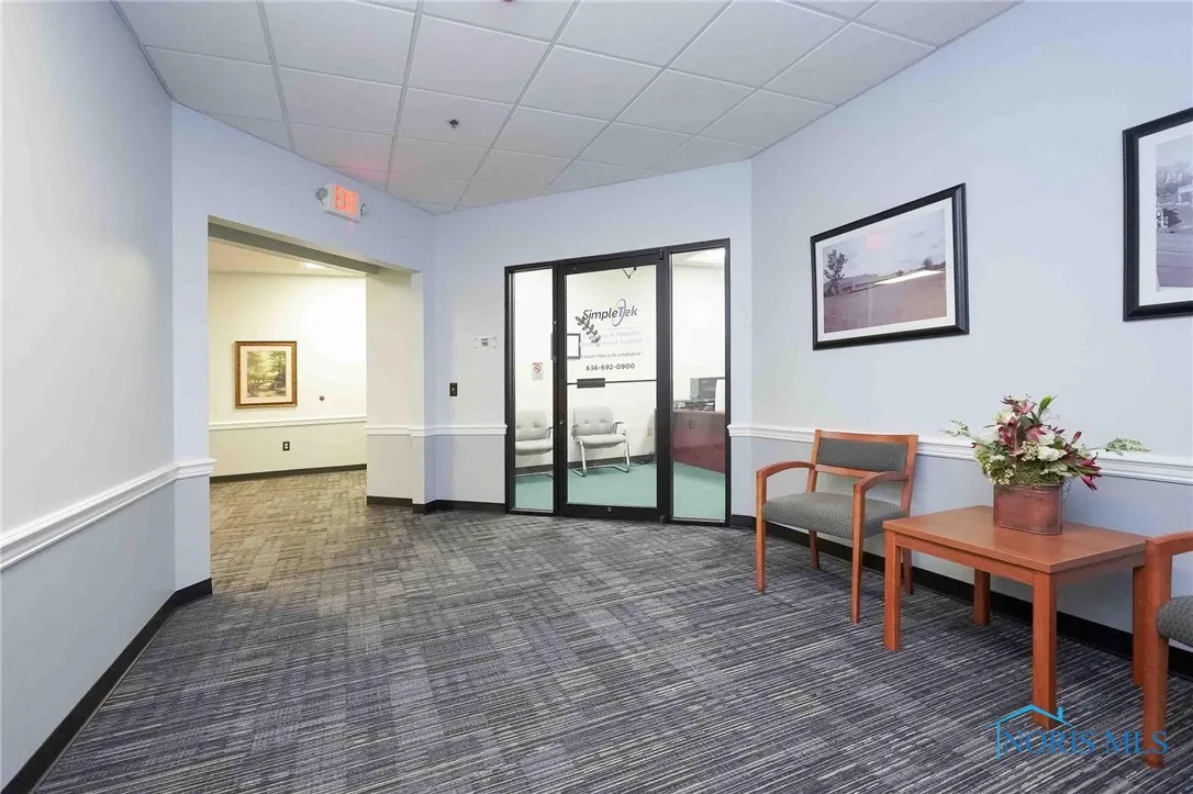 1100 E Main Cross Street, Findlay, Ohio 45840, ,Commercial Lease,For Rent,Main Cross,6132059