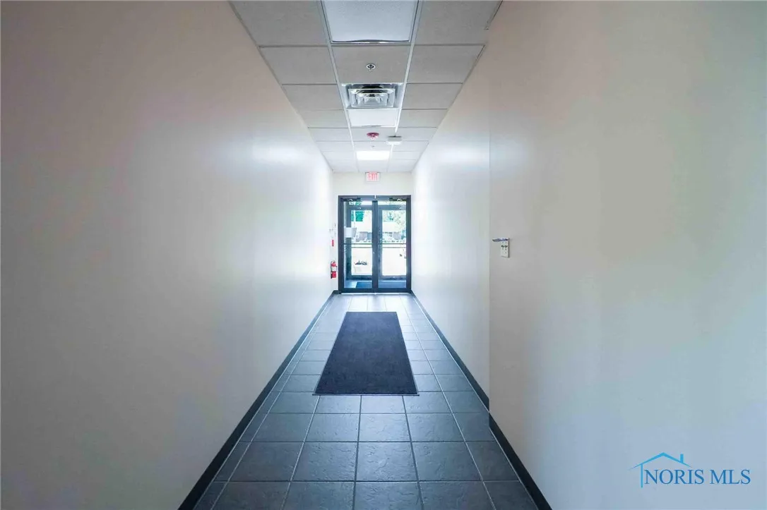 1100 E Main Cross Street, Findlay, Ohio 45840, ,Commercial Lease,For Rent,Main Cross,6132059