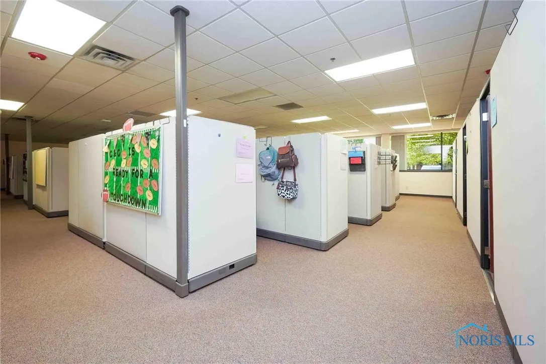 1100 E Main Cross Street, Findlay, Ohio 45840, ,Commercial Lease,For Rent,Main Cross,6132059