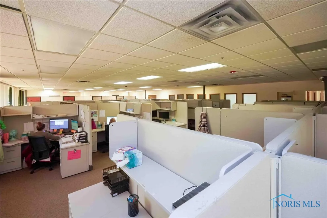 1100 E Main Cross Street, Findlay, Ohio 45840, ,Commercial Lease,For Rent,Main Cross,6132059