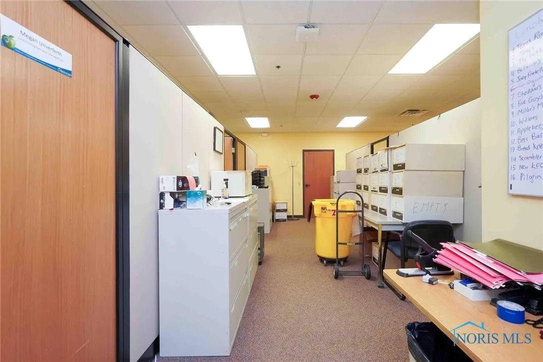 1100 E Main Cross Street, Findlay, Ohio 45840, ,Commercial Lease,For Rent,Main Cross,6132059