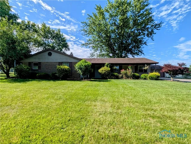 209 Hawthorn Drive, Archbold, Ohio 43502, 3 Bedrooms Bedrooms, 10 Rooms Rooms,2 BathroomsBathrooms,Residential,For Sale,Hawthorn,6132155