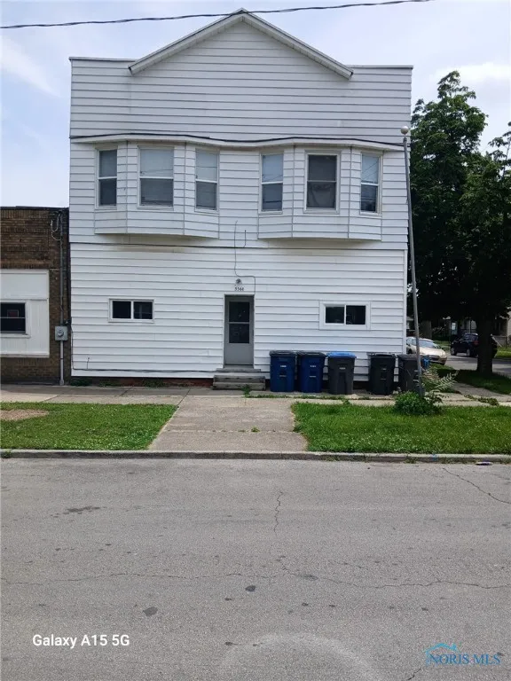 3360 Maple Street, Toledo, Ohio 43608, 3 Bedrooms Bedrooms, ,1 BathroomBathrooms,Residential Lease,For Rent,Maple,6132192