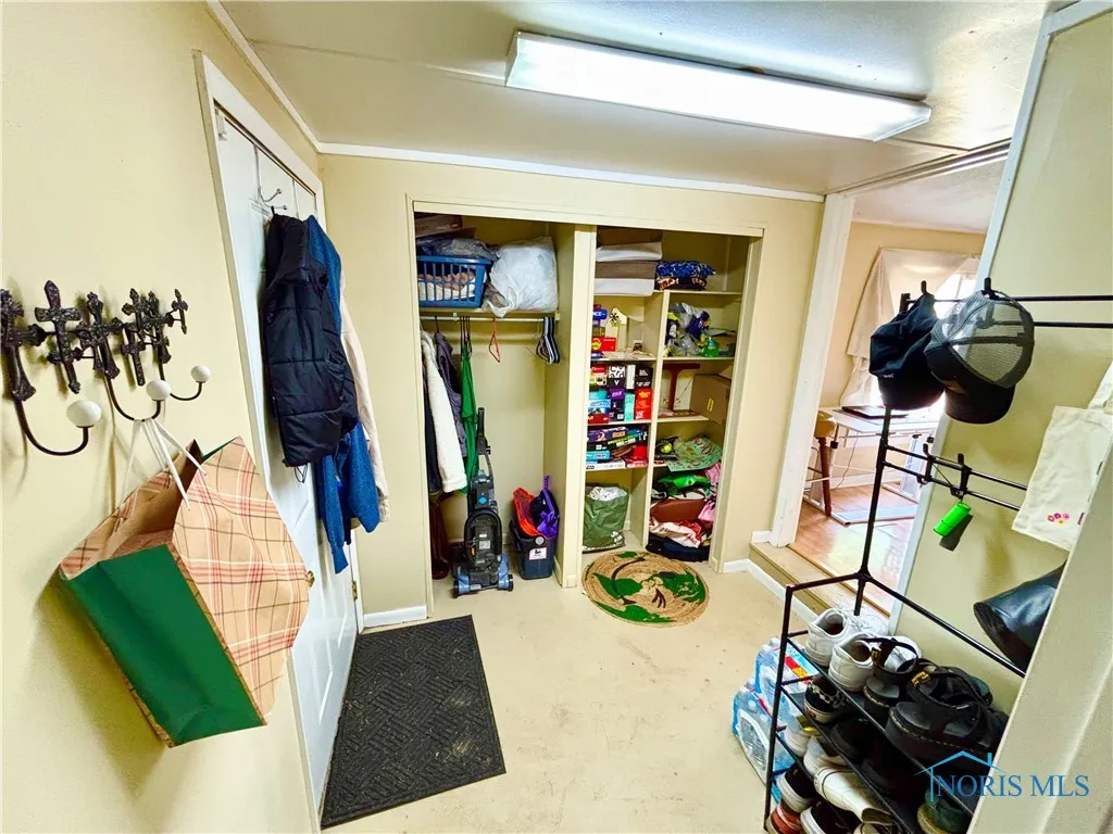 307 Spencerville Street, Hicksville, Ohio 43526, 3 Bedrooms Bedrooms, 9 Rooms Rooms,1 BathroomBathrooms,Residential,For Sale,Spencerville,6131972