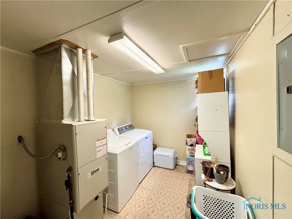 307 Spencerville Street, Hicksville, Ohio 43526, 3 Bedrooms Bedrooms, 9 Rooms Rooms,1 BathroomBathrooms,Residential,For Sale,Spencerville,6131972