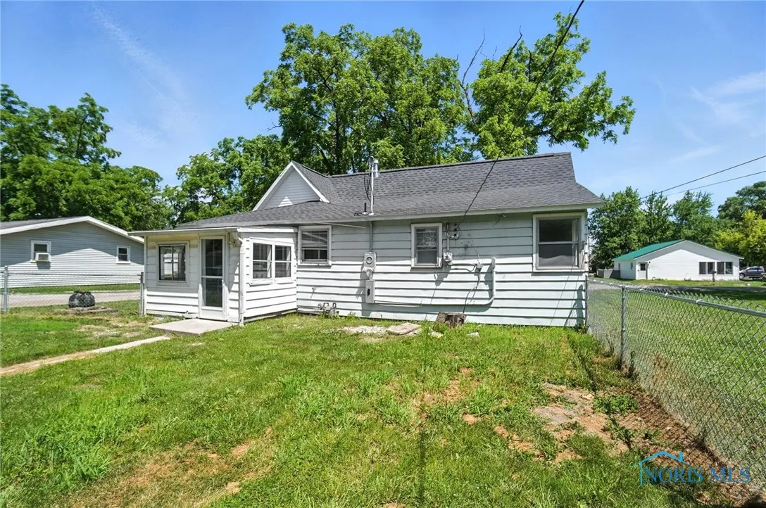 709 W Jackson Street, Paulding, Ohio 45879, 3 Bedrooms Bedrooms, 7 Rooms Rooms,1 BathroomBathrooms,Residential,For Sale,Jackson,6131468