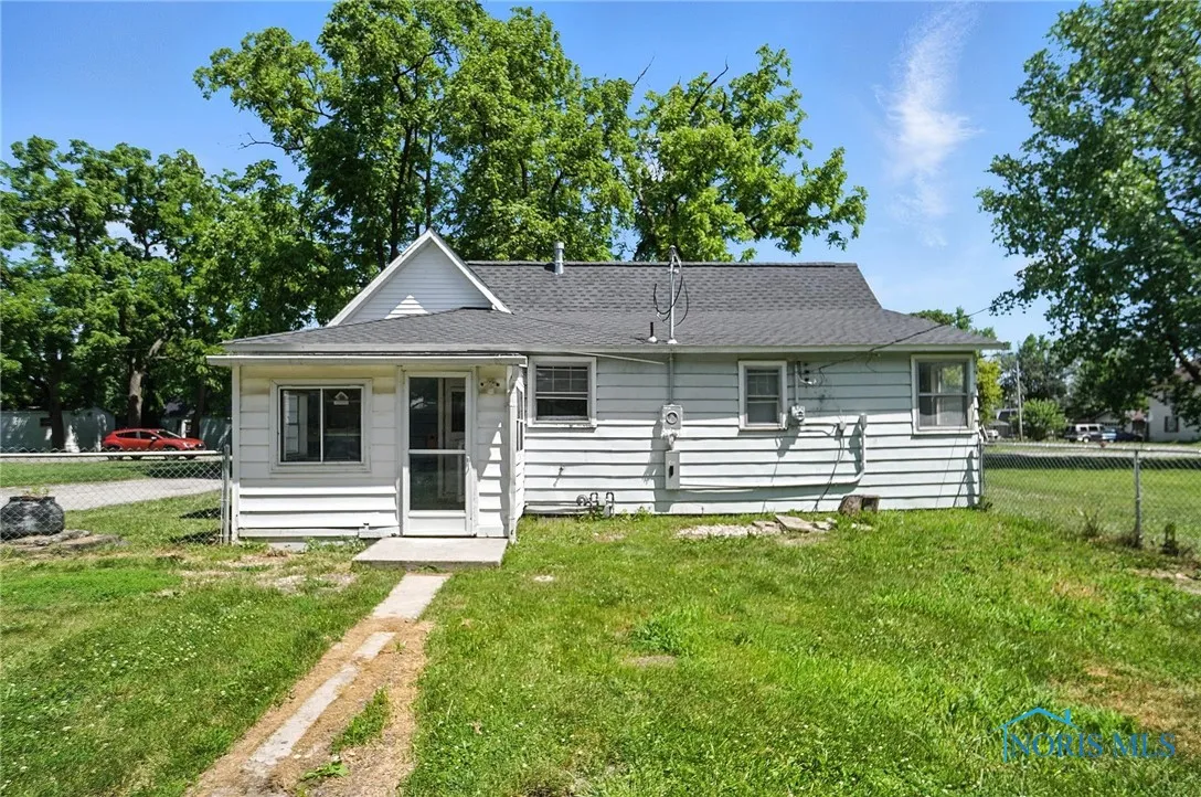 709 W Jackson Street, Paulding, Ohio 45879, 3 Bedrooms Bedrooms, 7 Rooms Rooms,1 BathroomBathrooms,Residential,For Sale,Jackson,6131468