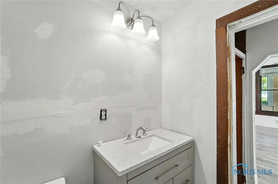709 W Jackson Street, Paulding, Ohio 45879, 3 Bedrooms Bedrooms, 7 Rooms Rooms,1 BathroomBathrooms,Residential,For Sale,Jackson,6131468