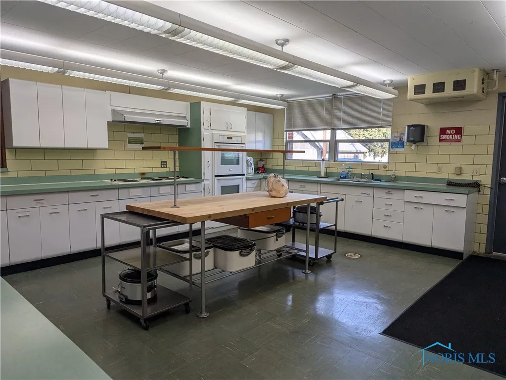 200 E Madison Street, Gibsonburg, Ohio 43431, ,Commercial Sale,For Sale,Madison,6132267