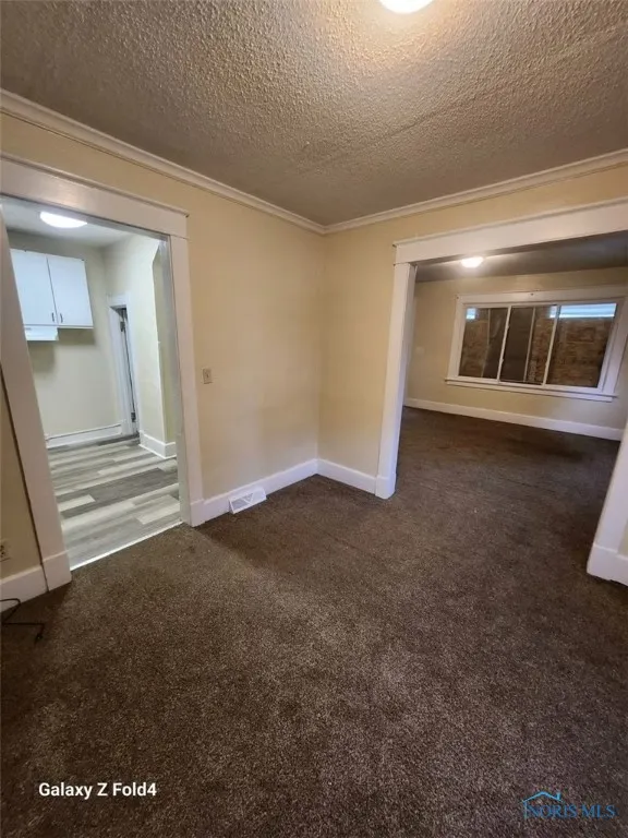 2045 Elliott Avenue, Toledo, Ohio 43606, 3 Bedrooms Bedrooms, 6 Rooms Rooms,1 BathroomBathrooms,Residential Lease,For Rent,Elliott,6132248