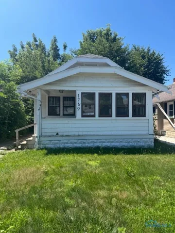 1749 Berdan Avenue, Toledo, Ohio 43613, 2 Bedrooms Bedrooms, 5 Rooms Rooms,1 BathroomBathrooms,Residential,For Sale,Berdan,6132350
