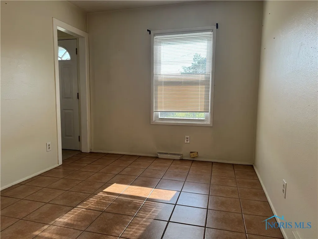 1408 Lebanon Street, Toledo, Ohio 43605, 3 Bedrooms Bedrooms, 5 Rooms Rooms,1 BathroomBathrooms,Residential Lease,For Rent,Lebanon,6132202