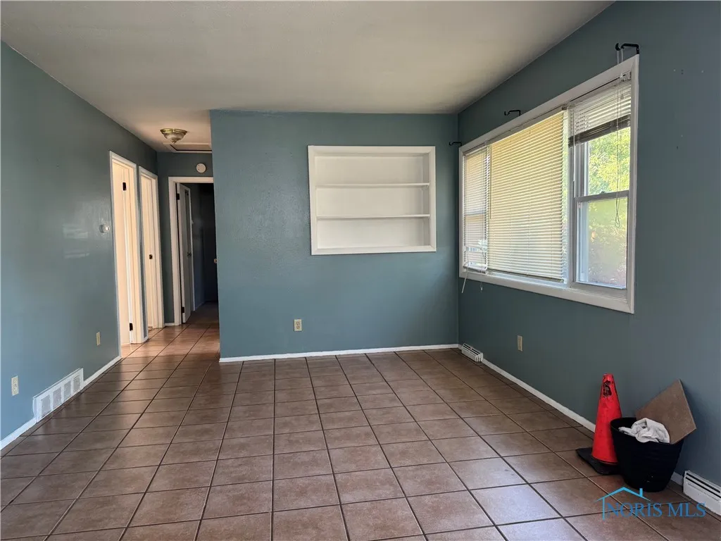 1408 Lebanon Street, Toledo, Ohio 43605, 3 Bedrooms Bedrooms, 5 Rooms Rooms,1 BathroomBathrooms,Residential Lease,For Rent,Lebanon,6132202