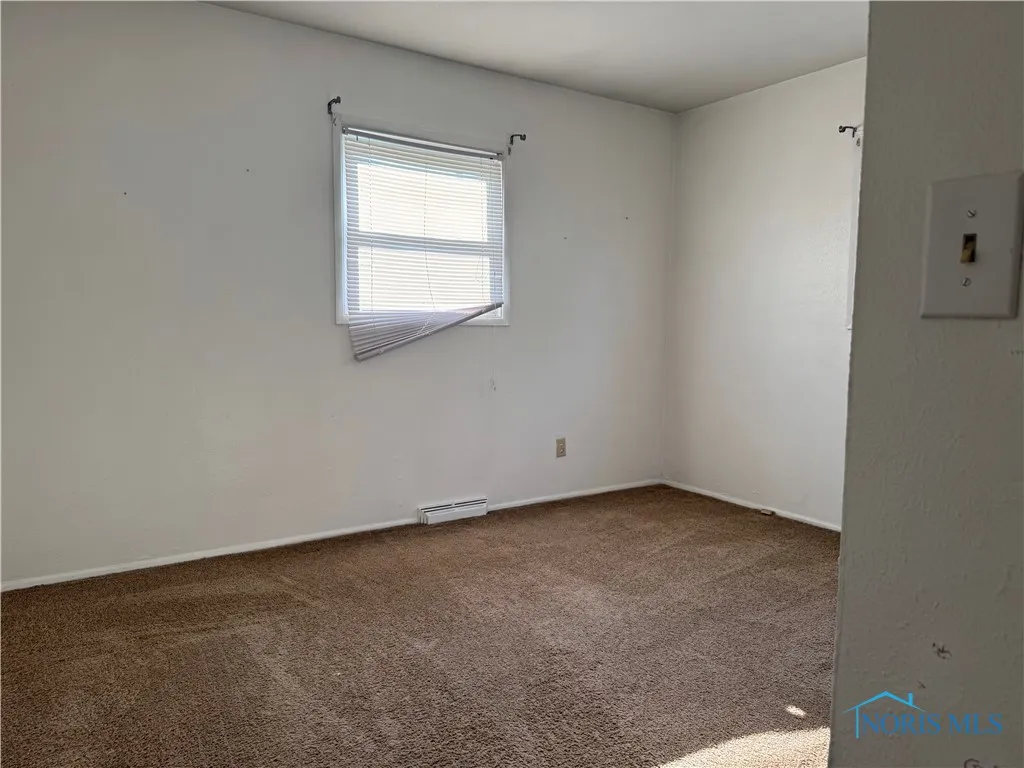 1408 Lebanon Street, Toledo, Ohio 43605, 3 Bedrooms Bedrooms, 5 Rooms Rooms,1 BathroomBathrooms,Residential Lease,For Rent,Lebanon,6132202
