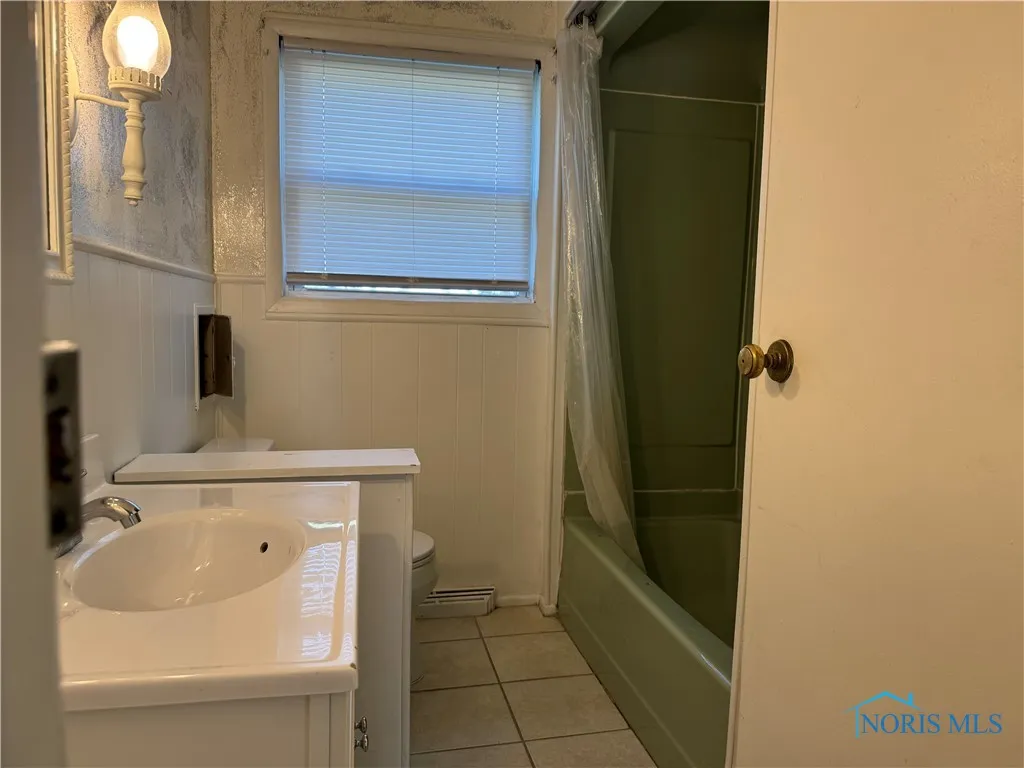 1408 Lebanon Street, Toledo, Ohio 43605, 3 Bedrooms Bedrooms, 5 Rooms Rooms,1 BathroomBathrooms,Residential Lease,For Rent,Lebanon,6132202