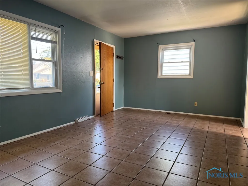 1408 Lebanon Street, Toledo, Ohio 43605, 3 Bedrooms Bedrooms, 5 Rooms Rooms,1 BathroomBathrooms,Residential Lease,For Rent,Lebanon,6132202