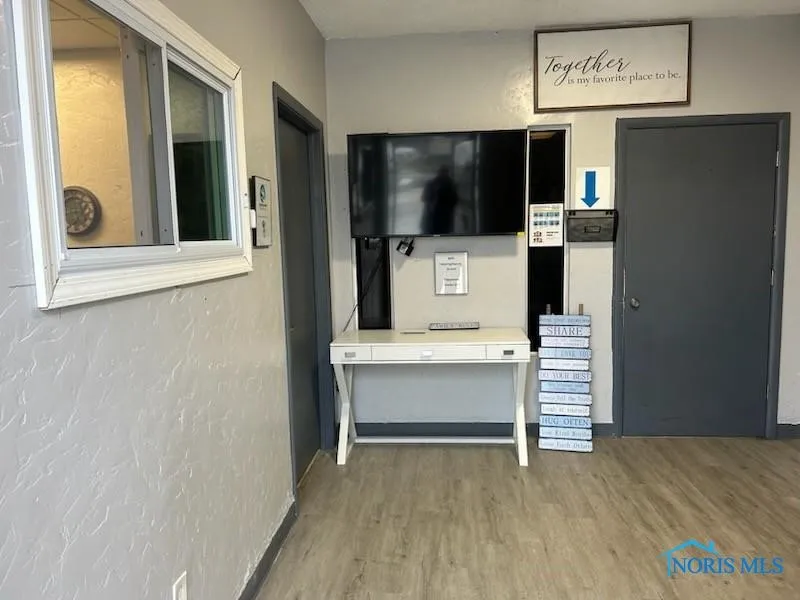 210 S Reynolds Road, Toledo, Ohio 43615, ,Commercial Sale,For Sale,Reynolds,6132368