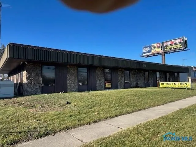 210 S Reynolds Road, Toledo, Ohio 43615, ,Commercial Sale,For Sale,Reynolds,6132368
