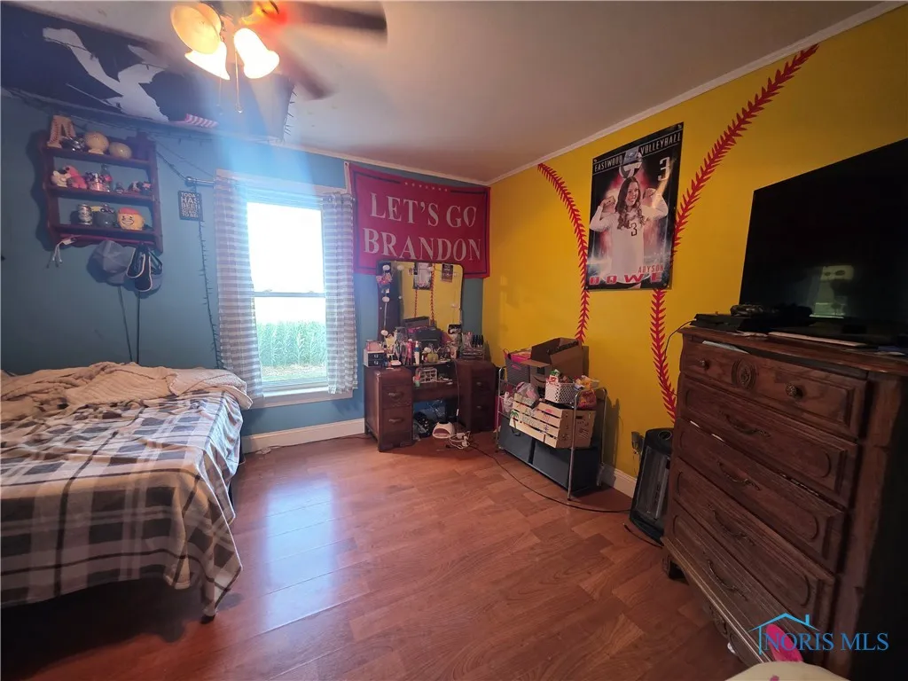 12406 Cross Creek Road, Bowling Green, Ohio 43402, 4 Bedrooms Bedrooms, 10 Rooms Rooms,2 BathroomsBathrooms,Residential,For Sale,Cross Creek,6132343