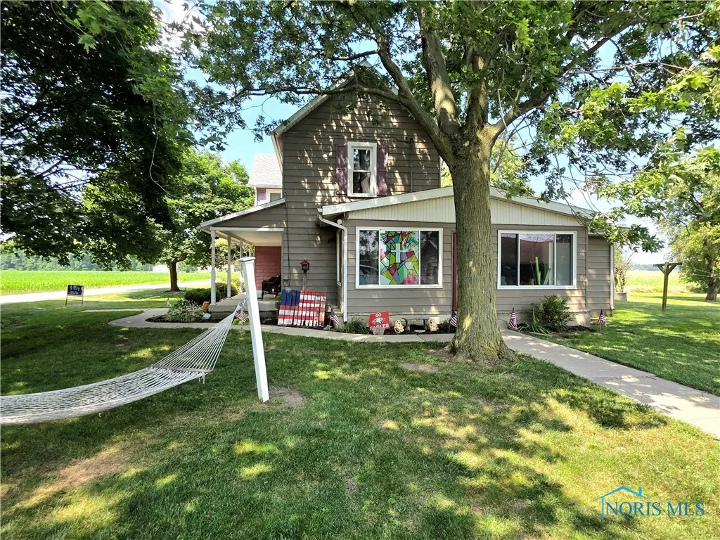 12406 Cross Creek Road, Bowling Green, Ohio 43402, 4 Bedrooms Bedrooms, 10 Rooms Rooms,2 BathroomsBathrooms,Residential,For Sale,Cross Creek,6132343