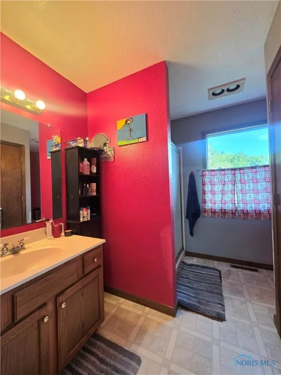12406 Cross Creek Road, Bowling Green, Ohio 43402, 4 Bedrooms Bedrooms, 10 Rooms Rooms,2 BathroomsBathrooms,Residential,For Sale,Cross Creek,6132343