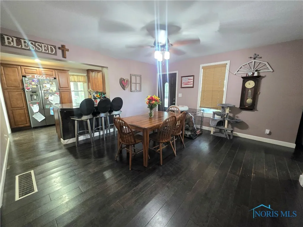 12406 Cross Creek Road, Bowling Green, Ohio 43402, 4 Bedrooms Bedrooms, 10 Rooms Rooms,2 BathroomsBathrooms,Residential,For Sale,Cross Creek,6132343
