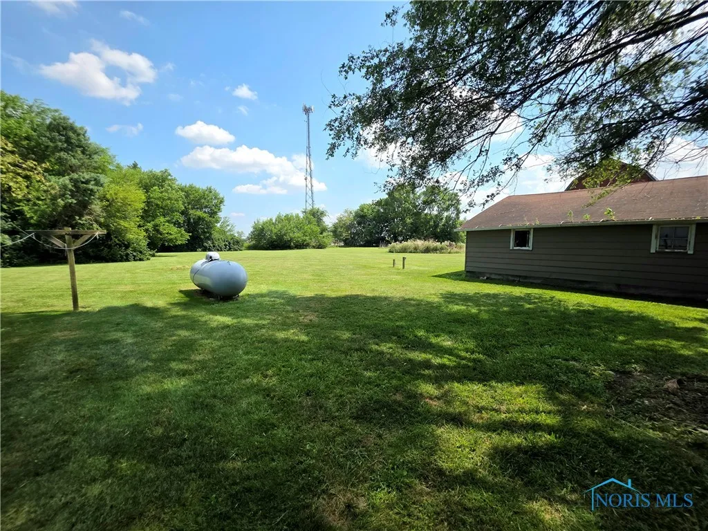 12406 Cross Creek Road, Bowling Green, Ohio 43402, 4 Bedrooms Bedrooms, 10 Rooms Rooms,2 BathroomsBathrooms,Residential,For Sale,Cross Creek,6132343