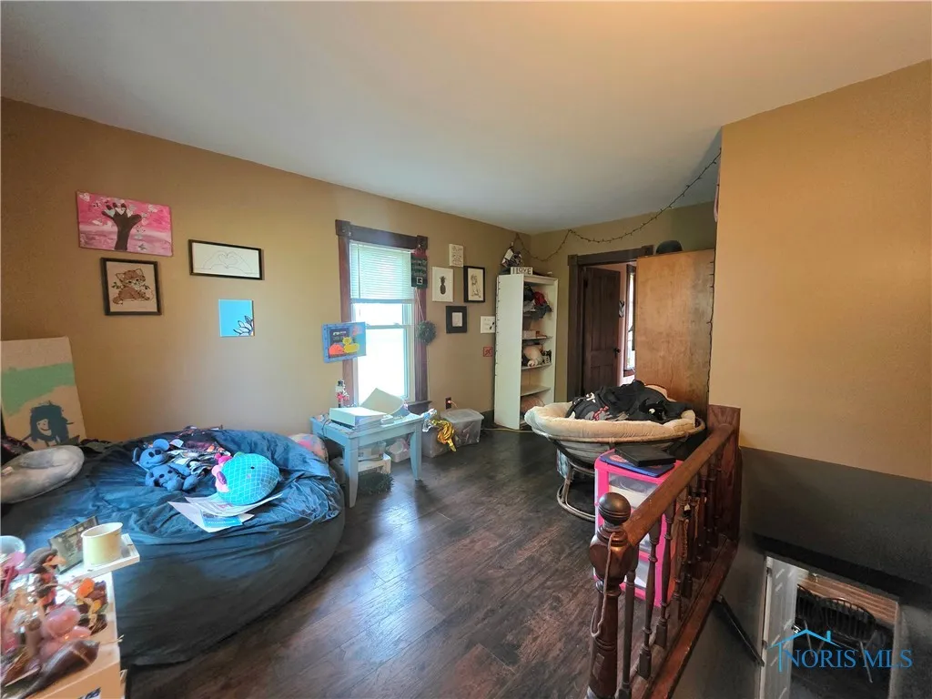 12406 Cross Creek Road, Bowling Green, Ohio 43402, 4 Bedrooms Bedrooms, 10 Rooms Rooms,2 BathroomsBathrooms,Residential,For Sale,Cross Creek,6132343