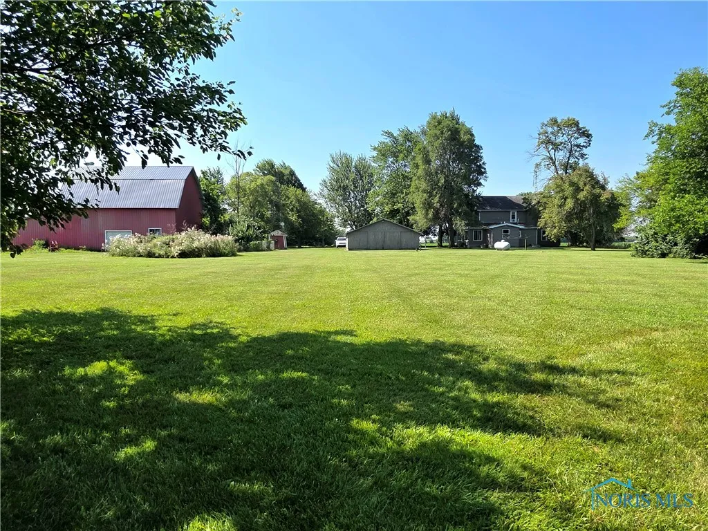 12406 Cross Creek Road, Bowling Green, Ohio 43402, 4 Bedrooms Bedrooms, 10 Rooms Rooms,2 BathroomsBathrooms,Residential,For Sale,Cross Creek,6132343