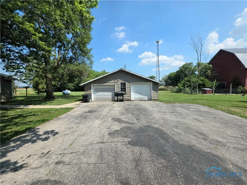 12406 Cross Creek Road, Bowling Green, Ohio 43402, 4 Bedrooms Bedrooms, 10 Rooms Rooms,2 BathroomsBathrooms,Residential,For Sale,Cross Creek,6132343