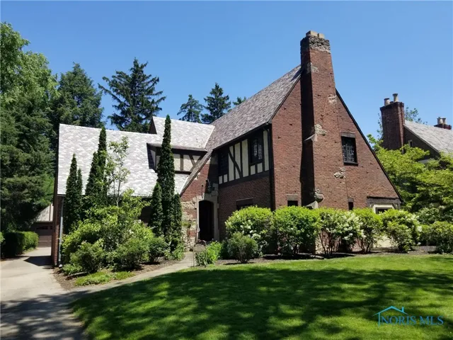 3704 Brookside Road, Ottawa Hills, Ohio 43606, 4 Bedrooms Bedrooms, 12 Rooms Rooms,4 BathroomsBathrooms,Residential,For Sale,Brookside,6132396
