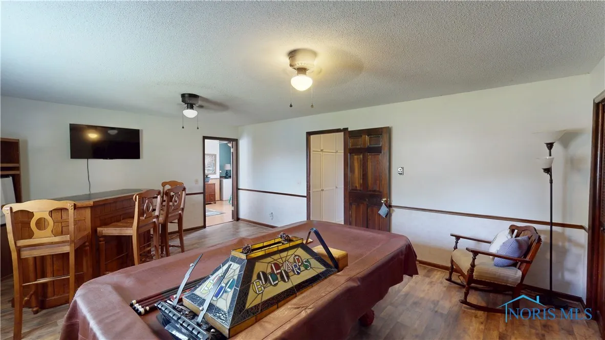 17 Adams Drive, Fremont, Ohio 43420, 3 Bedrooms Bedrooms, 8 Rooms Rooms,3 BathroomsBathrooms,Residential,For Sale,Adams,6132293
