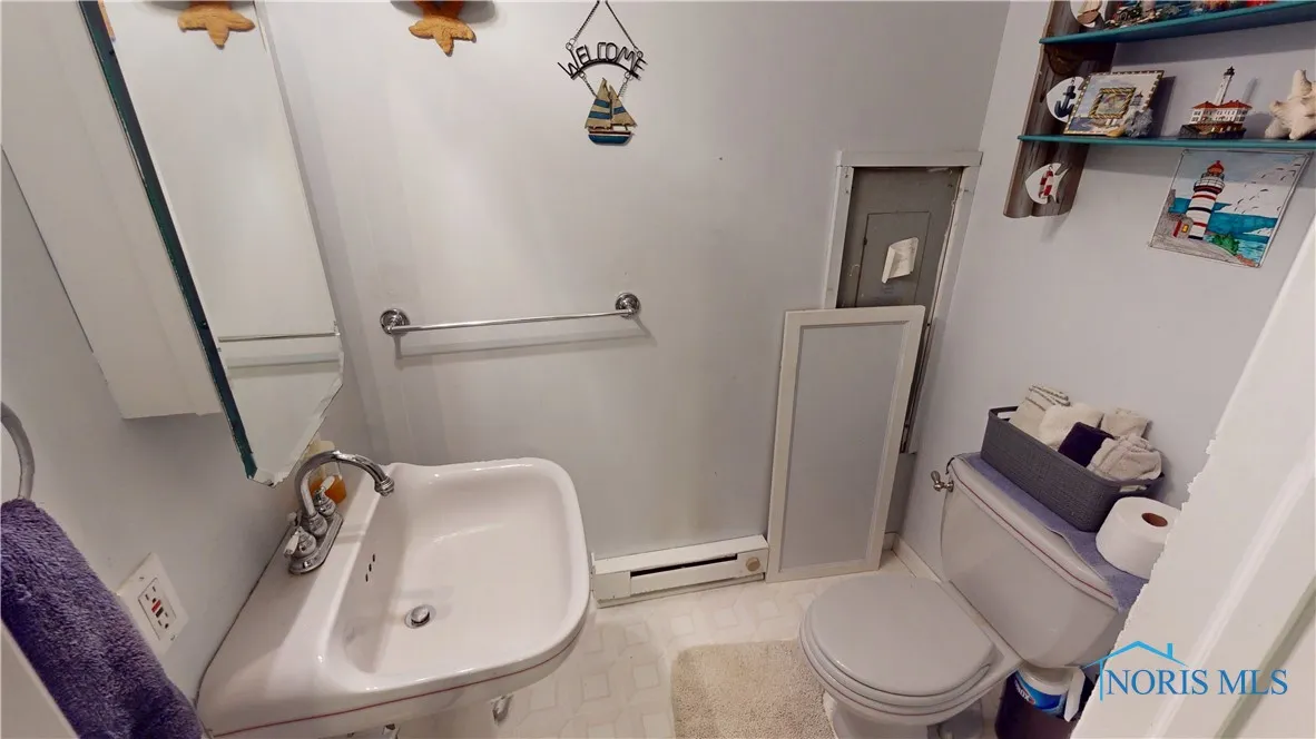 17 Adams Drive, Fremont, Ohio 43420, 3 Bedrooms Bedrooms, 8 Rooms Rooms,3 BathroomsBathrooms,Residential,For Sale,Adams,6132293
