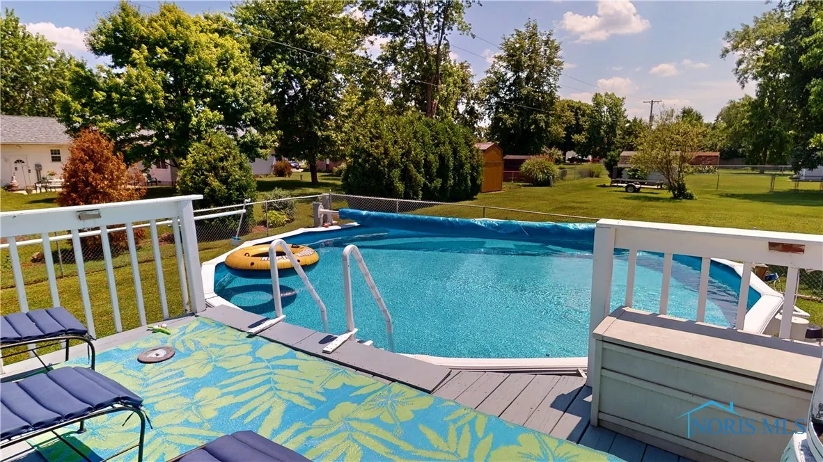 17 Adams Drive, Fremont, Ohio 43420, 3 Bedrooms Bedrooms, 8 Rooms Rooms,3 BathroomsBathrooms,Residential,For Sale,Adams,6132293
