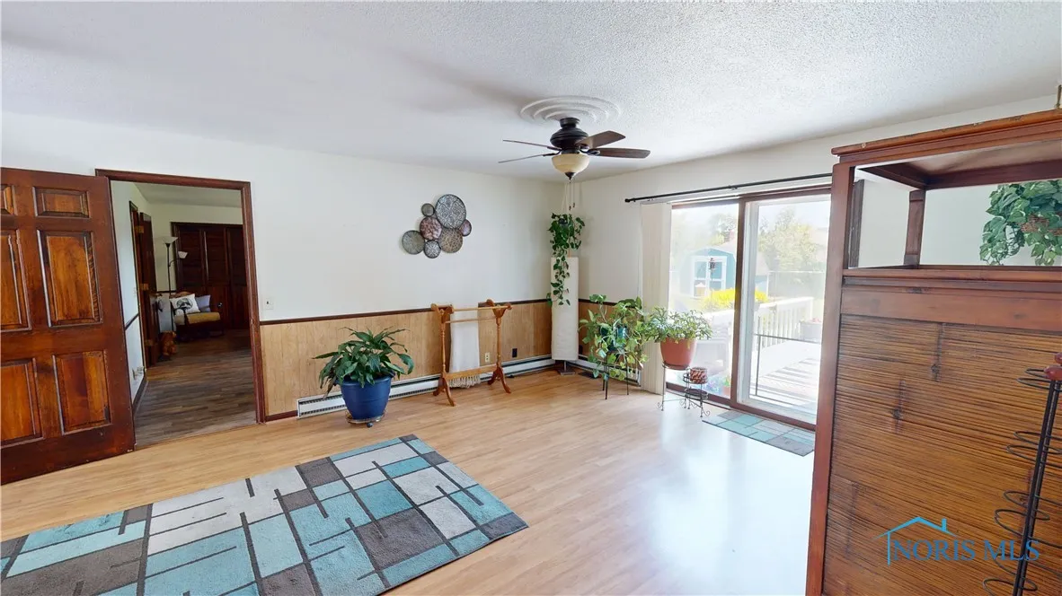 17 Adams Drive, Fremont, Ohio 43420, 3 Bedrooms Bedrooms, 8 Rooms Rooms,3 BathroomsBathrooms,Residential,For Sale,Adams,6132293